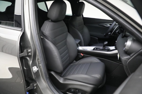 New 2024 Alfa Romeo Tonale Veloce for sale $55,300 at Rolls-Royce Motor Cars Greenwich in Greenwich CT 06830 26