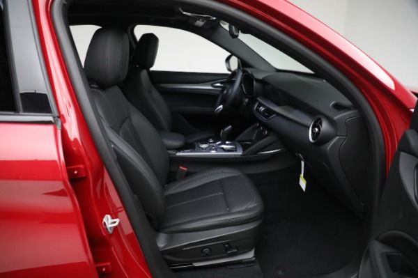 New 2024 Alfa Romeo Stelvio Ti for sale $54,320 at Rolls-Royce Motor Cars Greenwich in Greenwich CT 06830 20