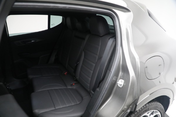 New 2024 Alfa Romeo Tonale Veloce for sale $57,300 at Rolls-Royce Motor Cars Greenwich in Greenwich CT 06830 20