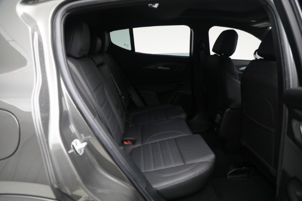 New 2024 Alfa Romeo Tonale Veloce for sale $57,300 at Rolls-Royce Motor Cars Greenwich in Greenwich CT 06830 23