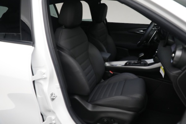 New 2024 Alfa Romeo Tonale Veloce for sale $56,640 at Rolls-Royce Motor Cars Greenwich in Greenwich CT 06830 21