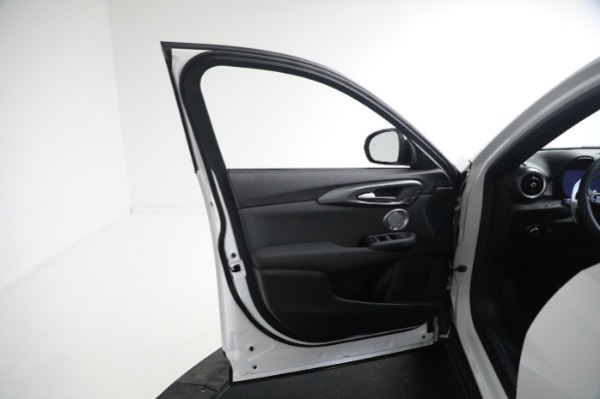 New 2024 Alfa Romeo Tonale Veloce for sale $56,640 at Rolls-Royce Motor Cars Greenwich in Greenwich CT 06830 26