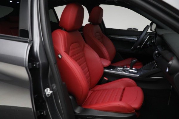 New 2024 Alfa Romeo Stelvio Veloce for sale $59,205 at Rolls-Royce Motor Cars Greenwich in Greenwich CT 06830 17