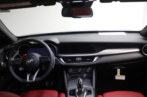 New 2024 Alfa Romeo Stelvio Veloce for sale $59,205 at Rolls-Royce Motor Cars Greenwich in Greenwich CT 06830 24