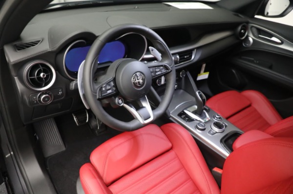 New 2024 Alfa Romeo Stelvio Veloce for sale $59,205 at Rolls-Royce Motor Cars Greenwich in Greenwich CT 06830 25