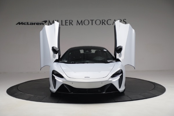 New 2023 McLaren Artura TechLux for sale $279,835 at Rolls-Royce Motor Cars Greenwich in Greenwich CT 06830 13