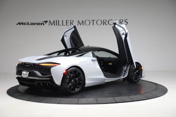 New 2023 McLaren Artura TechLux for sale $279,835 at Rolls-Royce Motor Cars Greenwich in Greenwich CT 06830 16