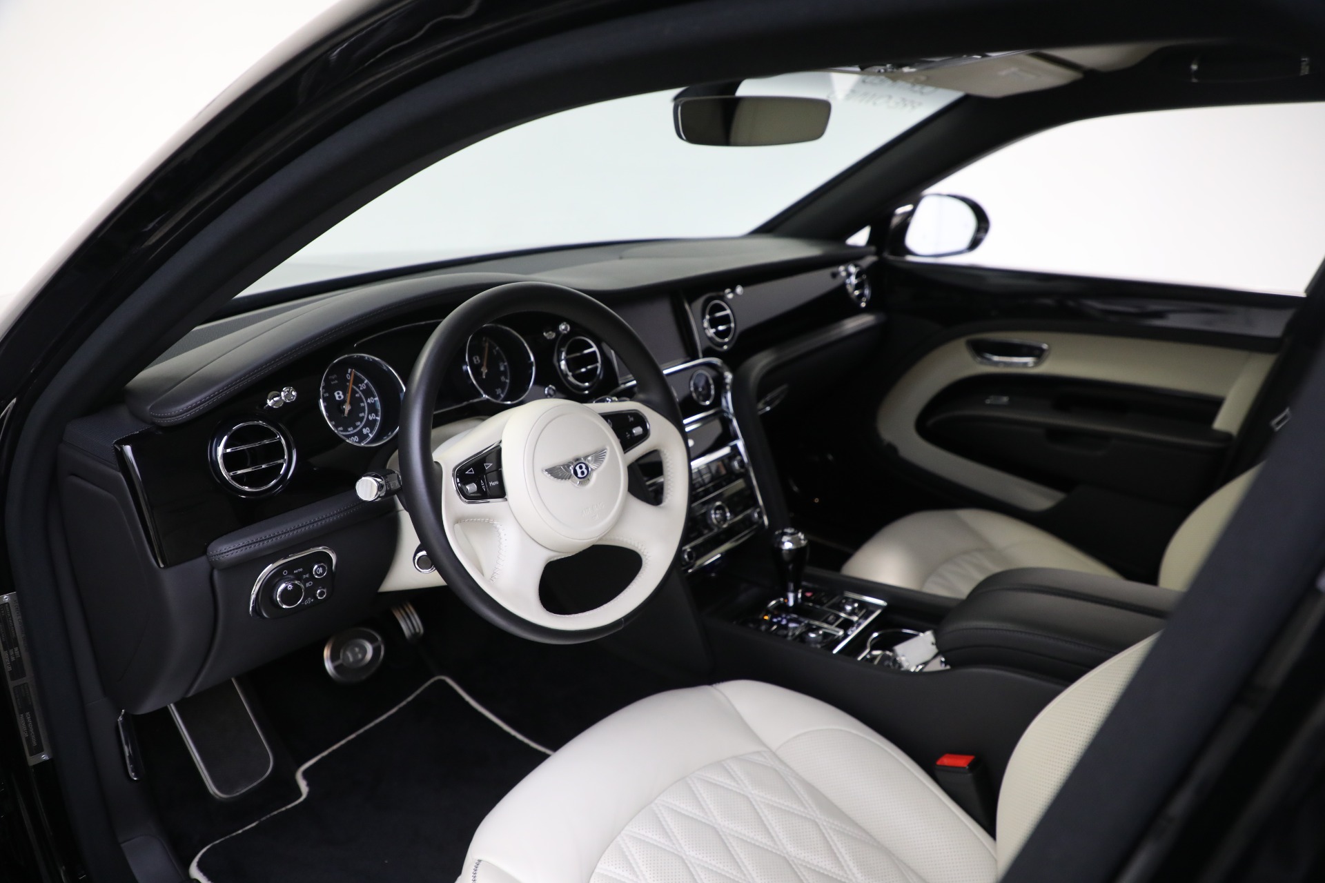 Used 2017 Bentley Mulsanne Extended Wheelbase for sale Sold at Rolls-Royce Motor Cars Greenwich in Greenwich CT 06830 16
