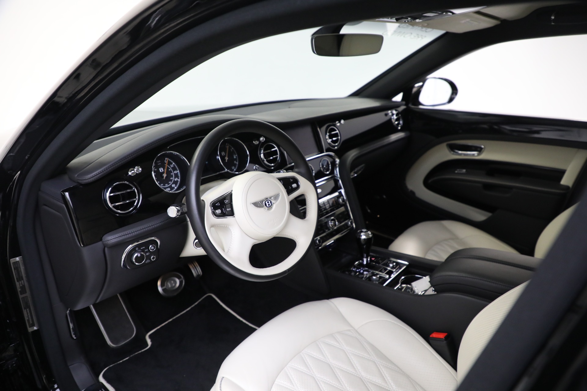 Used 2017 Bentley Mulsanne Extended Wheelbase for sale Sold at Rolls-Royce Motor Cars Greenwich in Greenwich CT 06830 17