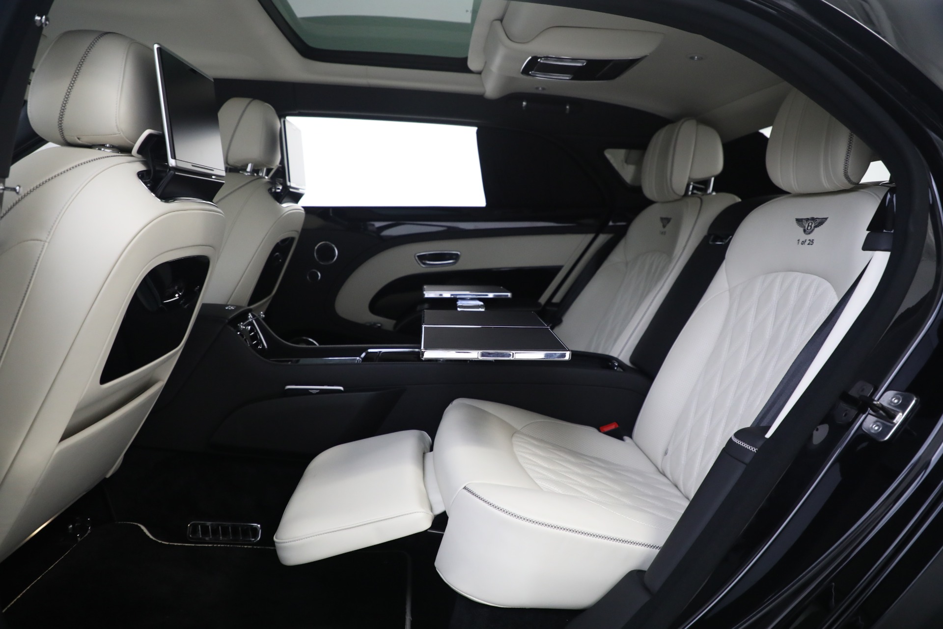 Used 2017 Bentley Mulsanne Extended Wheelbase for sale Sold at Rolls-Royce Motor Cars Greenwich in Greenwich CT 06830 23