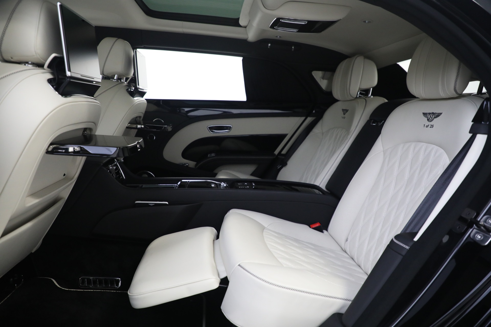 Used 2017 Bentley Mulsanne Extended Wheelbase for sale Sold at Rolls-Royce Motor Cars Greenwich in Greenwich CT 06830 24