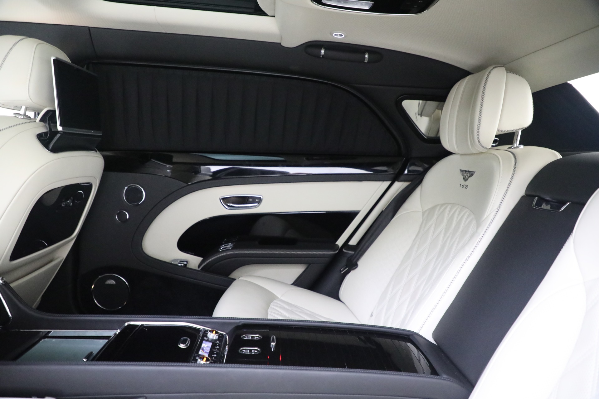Used 2017 Bentley Mulsanne Extended Wheelbase for sale Sold at Rolls-Royce Motor Cars Greenwich in Greenwich CT 06830 26