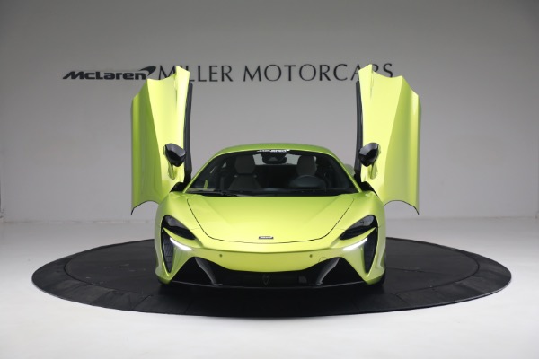 New 2023 McLaren Artura Vision for sale $277,875 at Rolls-Royce Motor Cars Greenwich in Greenwich CT 06830 13