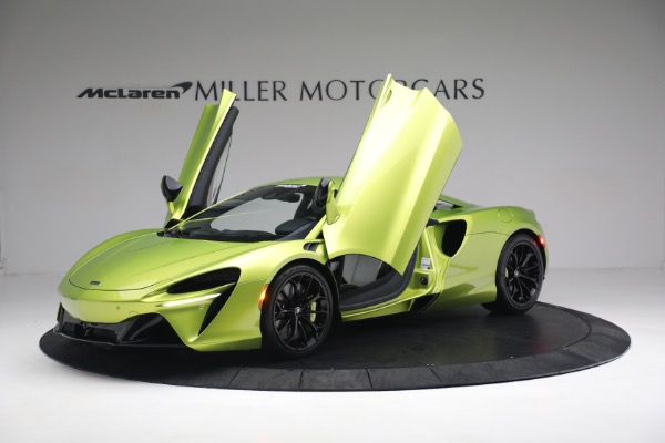 New 2023 McLaren Artura Vision for sale $277,875 at Rolls-Royce Motor Cars Greenwich in Greenwich CT 06830 14