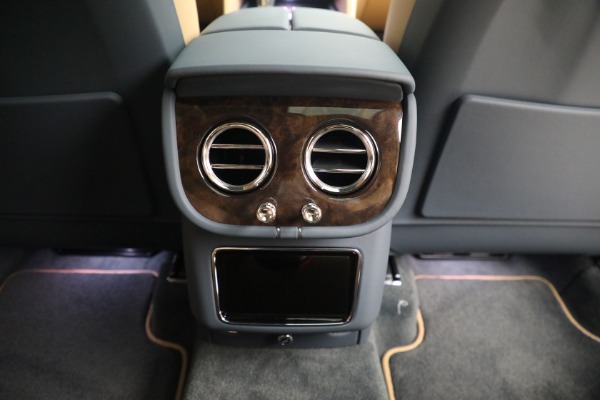 New 2023 Bentley Bentayga Hybrid for sale $250,740 at Rolls-Royce Motor Cars Greenwich in Greenwich CT 06830 26