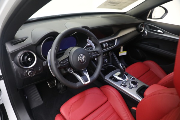 New 2024 Alfa Romeo Stelvio Veloce for sale $56,095 at Rolls-Royce Motor Cars Greenwich in Greenwich CT 06830 22