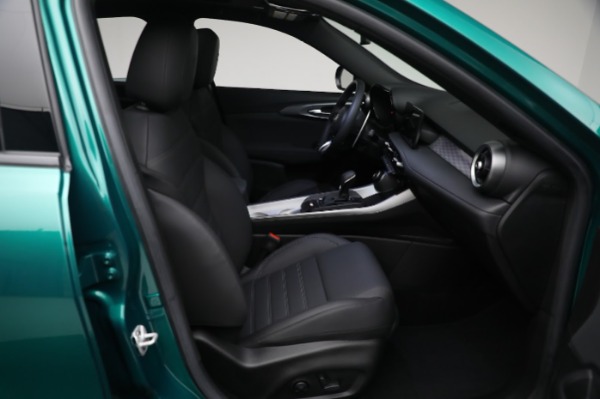New 2024 Alfa Romeo Tonale Veloce for sale $58,840 at Rolls-Royce Motor Cars Greenwich in Greenwich CT 06830 21