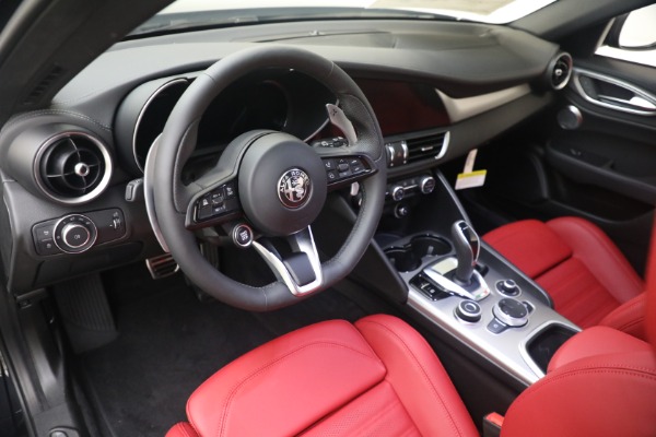 New 2024 Alfa Romeo Giulia Veloce for sale $55,350 at Rolls-Royce Motor Cars Greenwich in Greenwich CT 06830 21