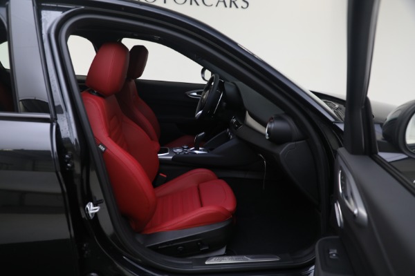 New 2024 Alfa Romeo Giulia Veloce for sale $55,350 at Rolls-Royce Motor Cars Greenwich in Greenwich CT 06830 25