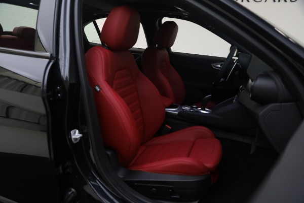 New 2024 Alfa Romeo Giulia Veloce for sale $55,350 at Rolls-Royce Motor Cars Greenwich in Greenwich CT 06830 26