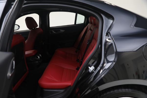 New 2024 Alfa Romeo Giulia Veloce for sale $55,350 at Rolls-Royce Motor Cars Greenwich in Greenwich CT 06830 27