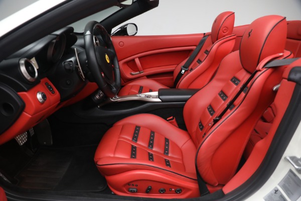Used 2014 Ferrari California for sale $134,900 at Rolls-Royce Motor Cars Greenwich in Greenwich CT 06830 20