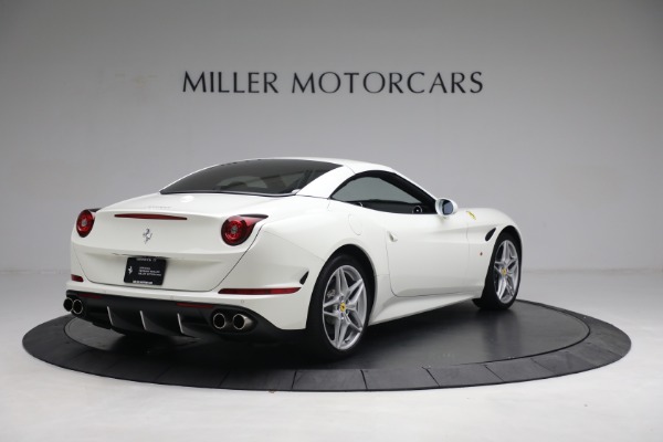 Used 2017 Ferrari California T for sale $151,900 at Rolls-Royce Motor Cars Greenwich in Greenwich CT 06830 16