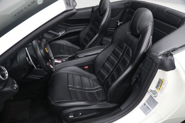 Used 2017 Ferrari California T for sale $151,900 at Rolls-Royce Motor Cars Greenwich in Greenwich CT 06830 21