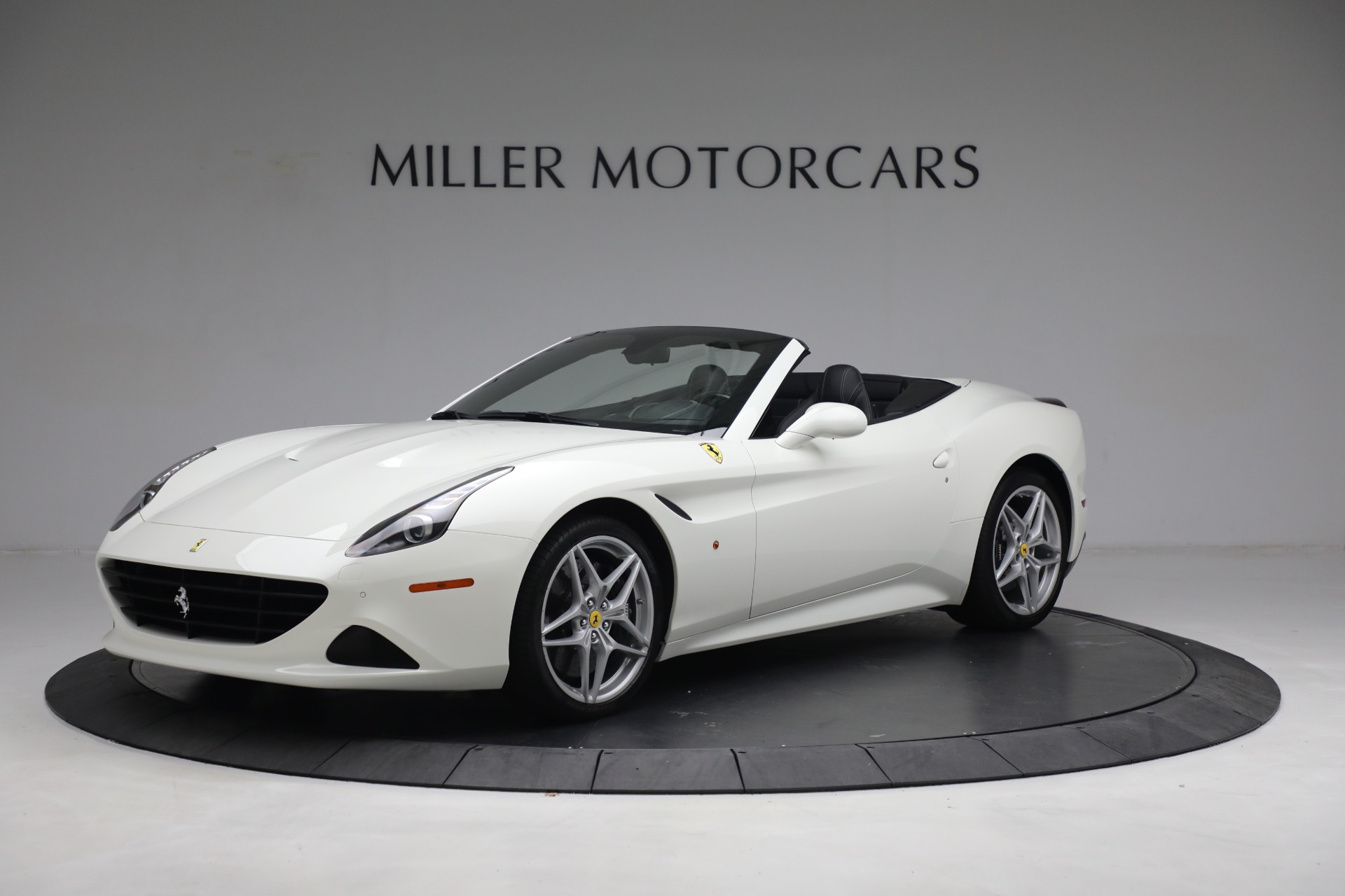 Used 2017 Ferrari California T for sale $151,900 at Rolls-Royce Motor Cars Greenwich in Greenwich CT 06830 1