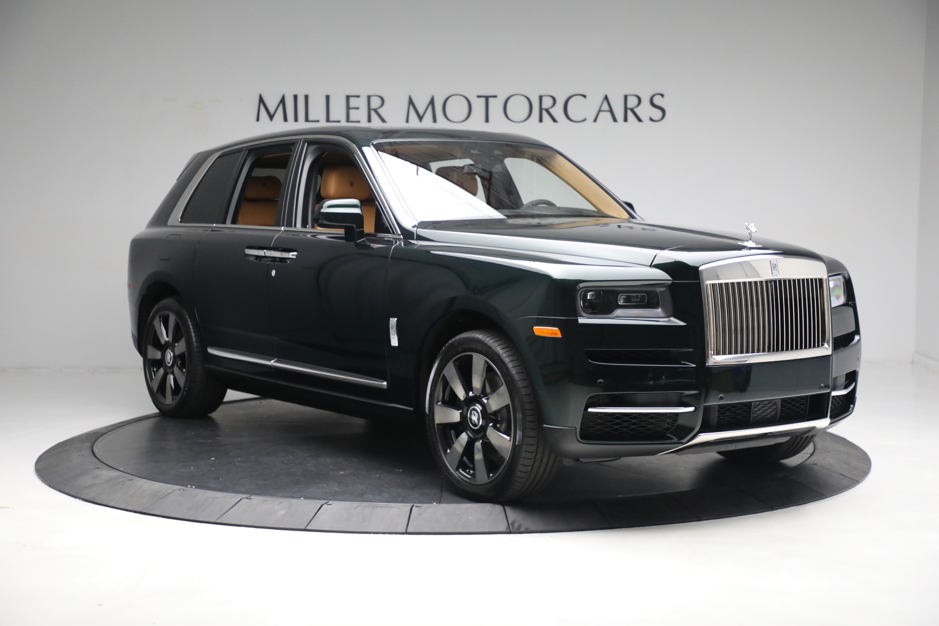 2024 Grey Rolls-Royce Cullinan Black Badge - Luxury SUV in Detail 