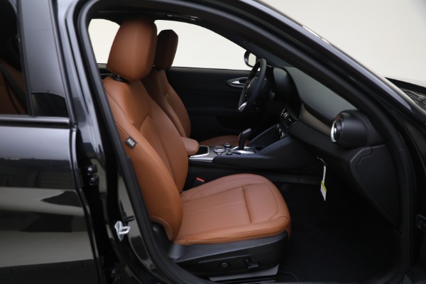New 2024 Alfa Romeo Giulia Ti for sale $54,845 at Rolls-Royce Motor Cars Greenwich in Greenwich CT 06830 24