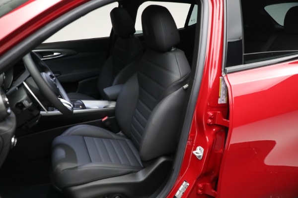 New 2024 Alfa Romeo Tonale Veloce for sale $52,790 at Rolls-Royce Motor Cars Greenwich in Greenwich CT 06830 24