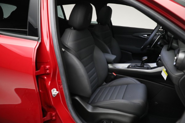 New 2024 Alfa Romeo Tonale Veloce for sale $52,790 at Rolls-Royce Motor Cars Greenwich in Greenwich CT 06830 25