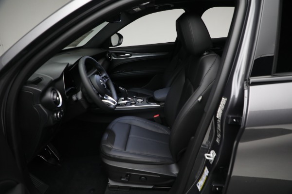 New 2024 Alfa Romeo Stelvio Ti for sale $53,330 at Rolls-Royce Motor Cars Greenwich in Greenwich CT 06830 22