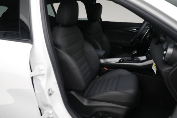 New 2024 Alfa Romeo Tonale Veloce for sale $55,290 at Rolls-Royce Motor Cars Greenwich in Greenwich CT 06830 22