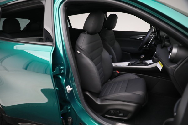 New 2024 Alfa Romeo Tonale Veloce for sale $57,490 at Rolls-Royce Motor Cars Greenwich in Greenwich CT 06830 21