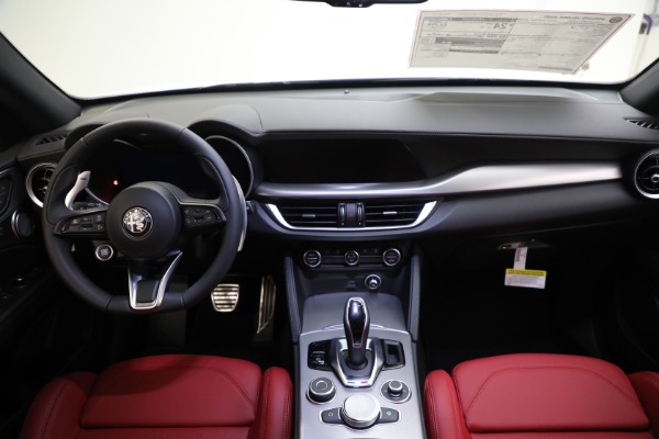 New 2024 Alfa Romeo Stelvio Veloce for sale $57,395 at Rolls-Royce Motor Cars Greenwich in Greenwich CT 06830 24