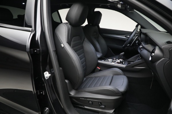 New 2024 Alfa Romeo Stelvio Veloce for sale $57,305 at Rolls-Royce Motor Cars Greenwich in Greenwich CT 06830 24