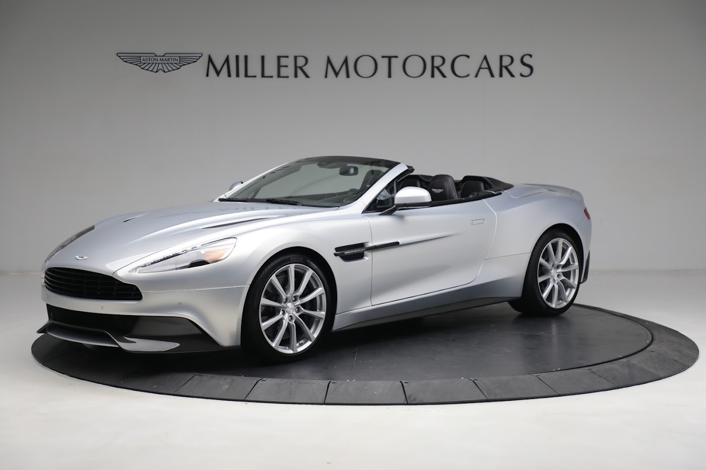 Used 2016 Aston Martin Vanquish Volante for sale $149,900 at Rolls-Royce Motor Cars Greenwich in Greenwich CT 06830 1