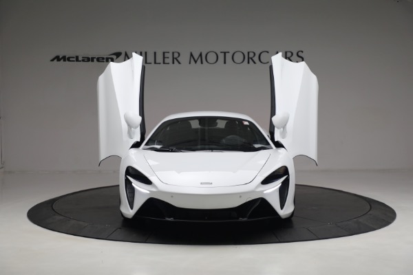 New 2023 McLaren Artura for sale Call for price at Rolls-Royce Motor Cars Greenwich in Greenwich CT 06830 13
