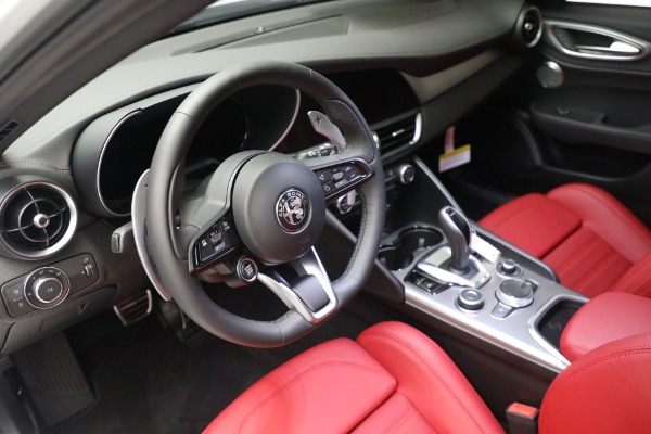 New 2024 Alfa Romeo Giulia Veloce for sale $55,285 at Rolls-Royce Motor Cars Greenwich in Greenwich CT 06830 20