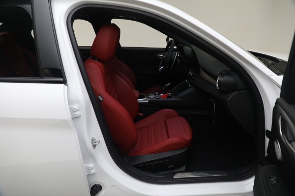 New 2024 Alfa Romeo Giulia Veloce for sale $55,285 at Rolls-Royce Motor Cars Greenwich in Greenwich CT 06830 23