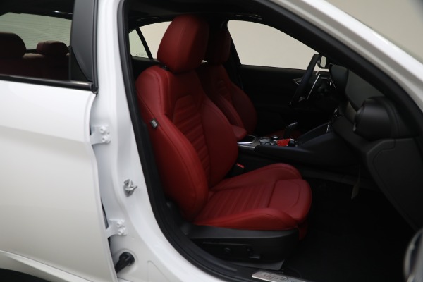 New 2024 Alfa Romeo Giulia Veloce for sale $55,285 at Rolls-Royce Motor Cars Greenwich in Greenwich CT 06830 24