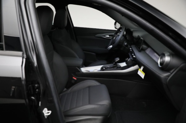 New 2024 Alfa Romeo Tonale Ti for sale $52,790 at Rolls-Royce Motor Cars Greenwich in Greenwich CT 06830 28