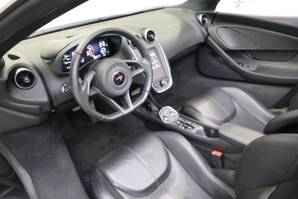 Used 2018 McLaren 570S Spider for sale $173,900 at Rolls-Royce Motor Cars Greenwich in Greenwich CT 06830 25