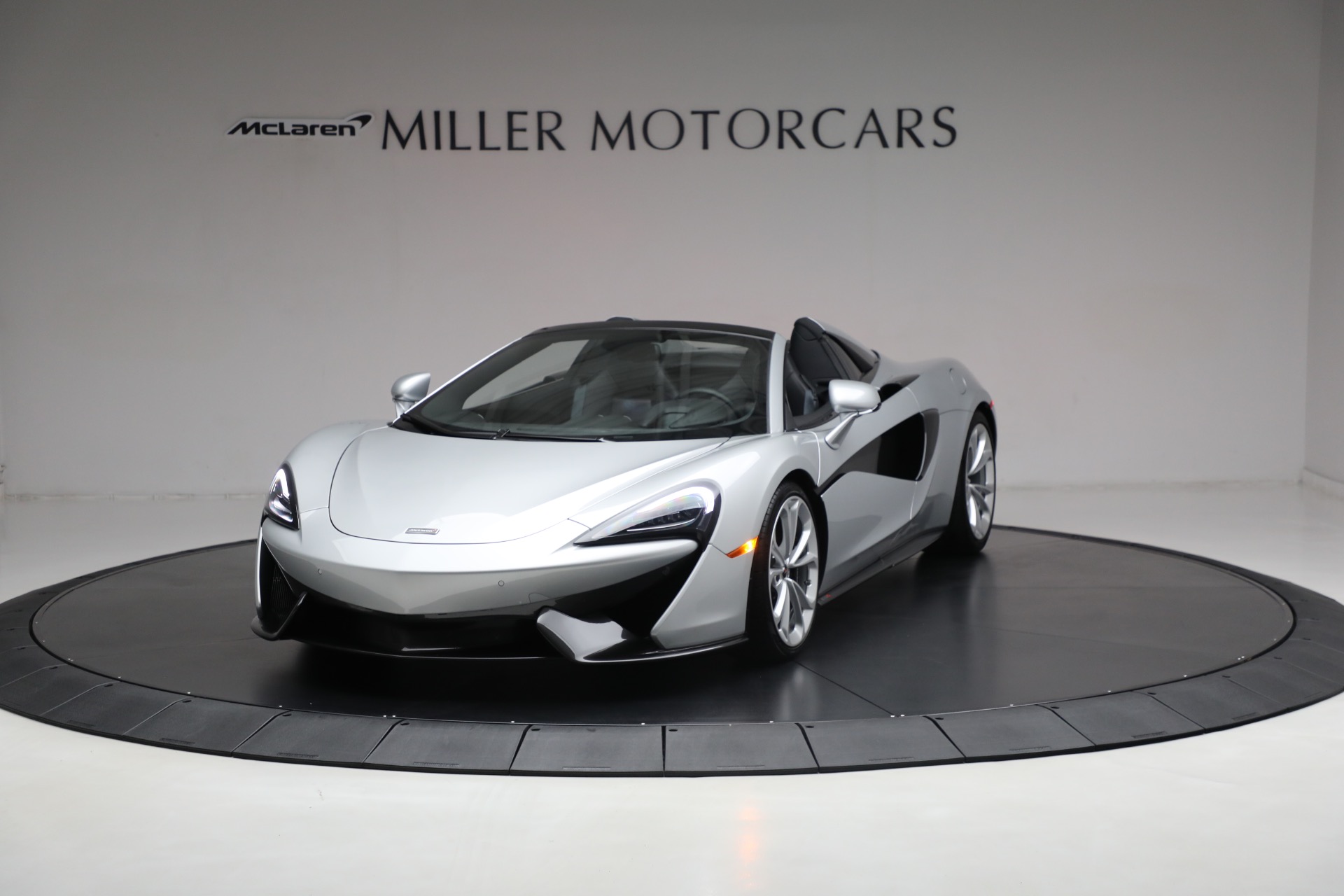 Used 2018 McLaren 570S Spider for sale $173,900 at Rolls-Royce Motor Cars Greenwich in Greenwich CT 06830 1