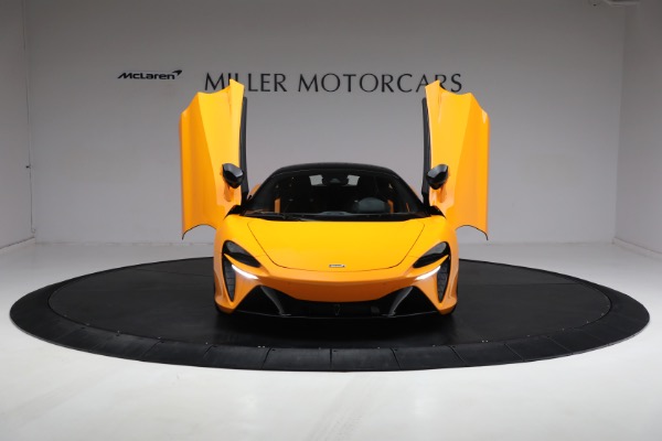 New 2024 McLaren Artura Performance for sale Sold at Rolls-Royce Motor Cars Greenwich in Greenwich CT 06830 15