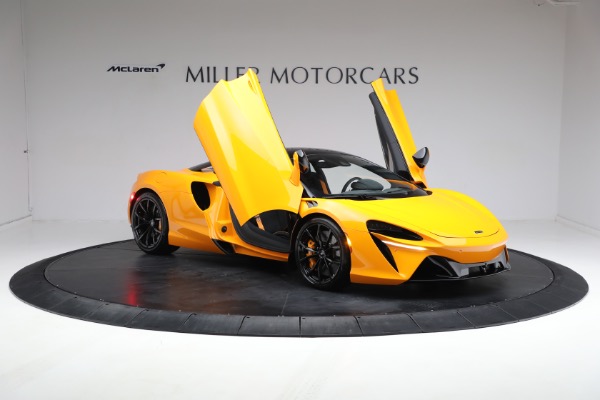 New 2024 McLaren Artura Performance for sale Sold at Rolls-Royce Motor Cars Greenwich in Greenwich CT 06830 22