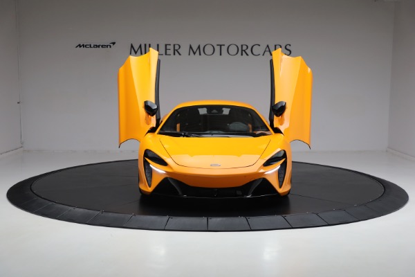 New 2024 McLaren Artura for sale $276,833 at Rolls-Royce Motor Cars Greenwich in Greenwich CT 06830 13