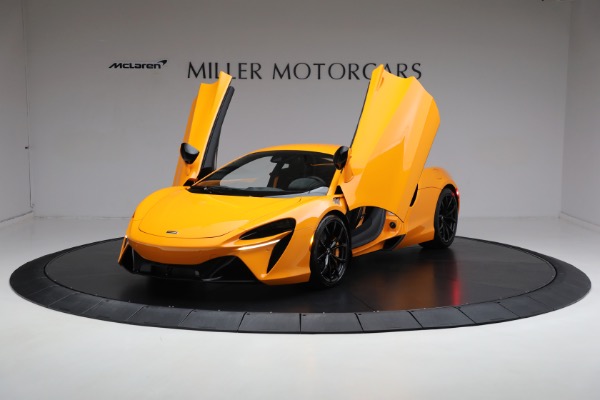 New 2024 McLaren Artura for sale $276,833 at Rolls-Royce Motor Cars Greenwich in Greenwich CT 06830 14